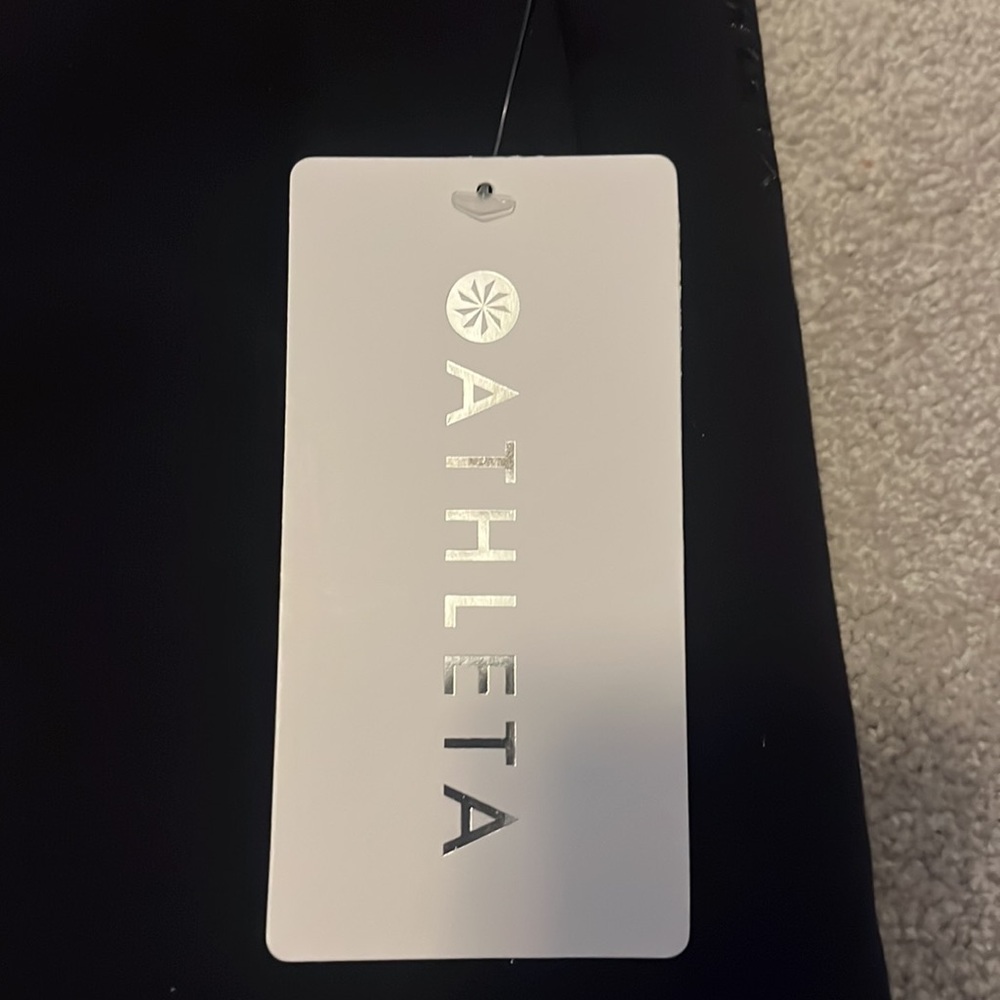 Athleta Easy Fleece MID RISE JOGGER
Midweight fleece with relaxed fit. - Picture 2 of 12